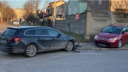 Не дав дорогу: у Луцьку зіткнулися Citroen та Opel (фото)