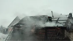 На Волині через коротке замикання загорілась господарська будівля (фото)