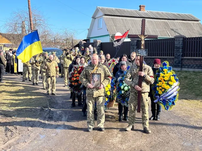 Залишилась дружина і троє дітей: волиняни попрощались з Олександром Пилипчуком (фото)