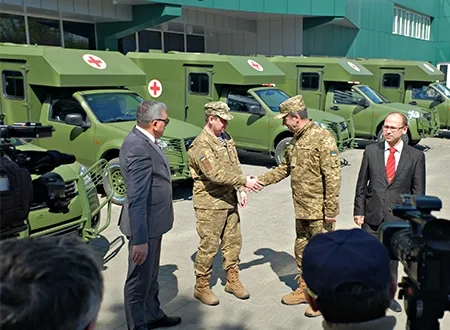 «Санітарки» з «Богдану» поїхали в зону АТО (фото)
