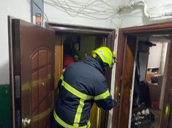 У Луцьку рятувальники допомогли пенсіонерці, в якої стався інсульт (фото)