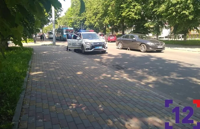 У центрі Луцька автомобіль збив жінку на пішохідному переході