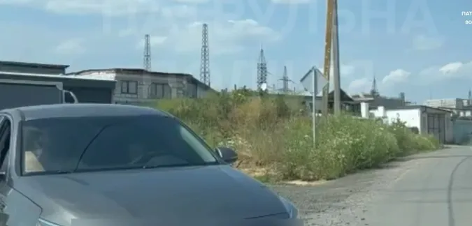 На Волині оштрафували батька, який посадив 10-річну дитину за кермо (відео)