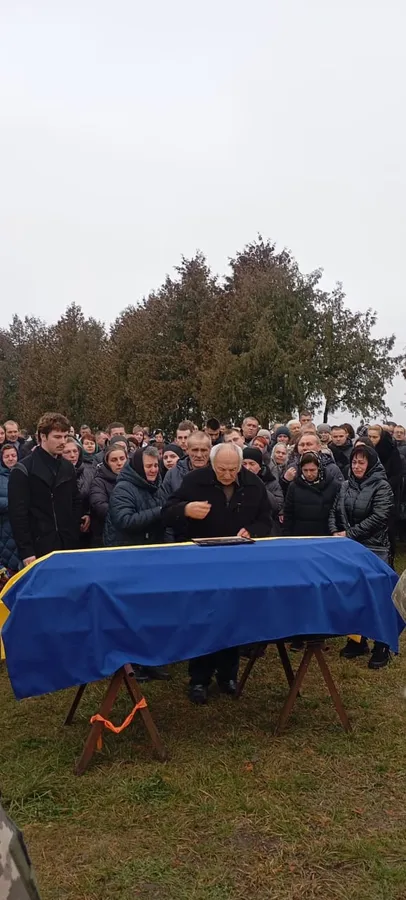 Без батька залишилося троє дітей: на Волині попрощалися з воїном Тарасом Парфенюком (фото)