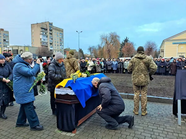 Після 13 місяців надії: Ковель попрощався з воїном Романом Лайтаром (фото)