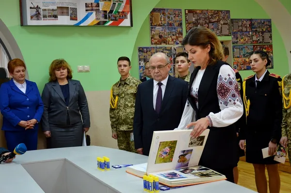 Українська біблія та інклюзивна освіта: яким був візит Першої леді на Волинь (фото)