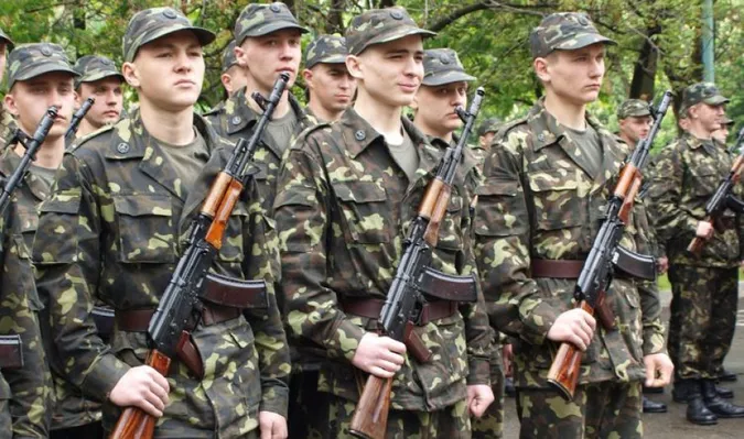 В Україні хочуть повернути призов до армії з 18 років