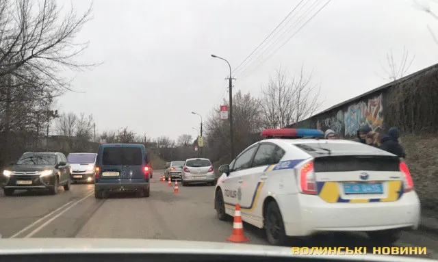 ДТП на Карпенка-Карого: зіткнулися дві іномарки (фото)
