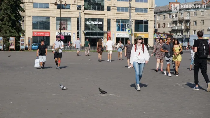 Вишиванки, сонце, діти: як Луцьк зустрів 33-ю річницю незалежності (фото)