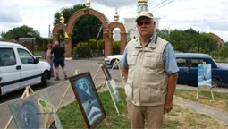 Малює карикатури на путіна та мріє про мистецький простір: у Рожищі художник дивує картинами (фото)