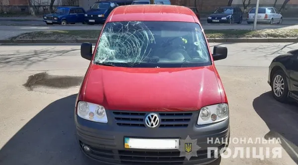 У Луцьку на Кравчука автомобіль збив чоловіка (фото)