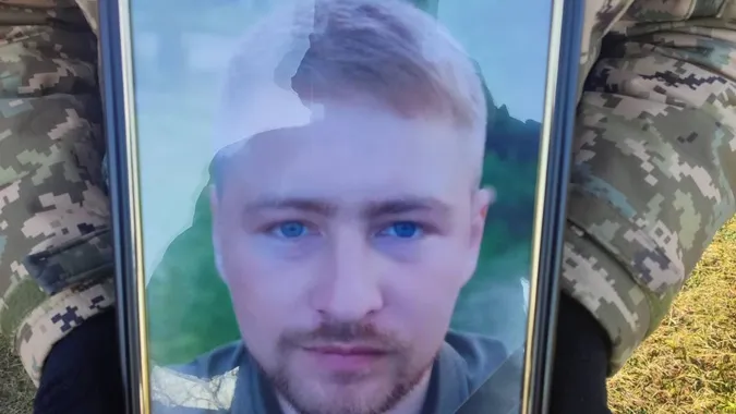 На Волині попрощалися із воїном Андрієм Романюком, якій загинув у смертельній ДТП (фото)