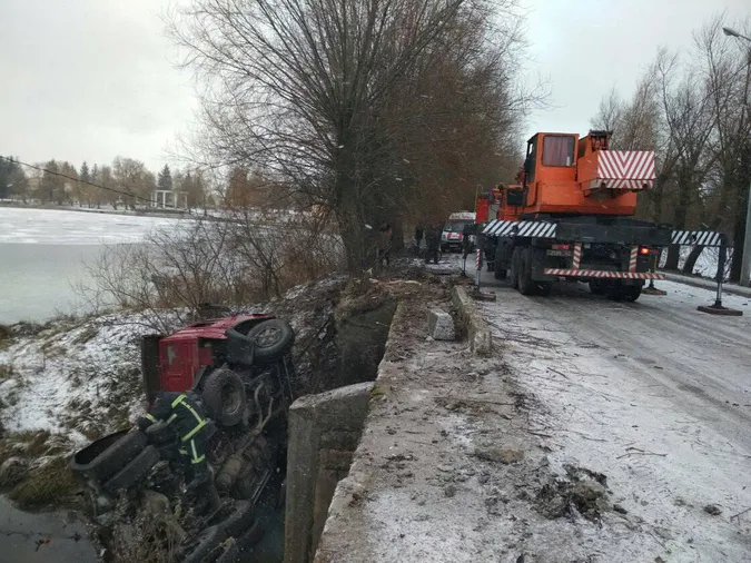 На Волині через аварію з молоковозом три села залишилися без газу (оновлено, фото)