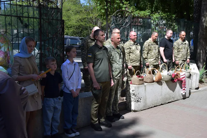 Як на Волині прикордонники освячували великодні кошики (фото)