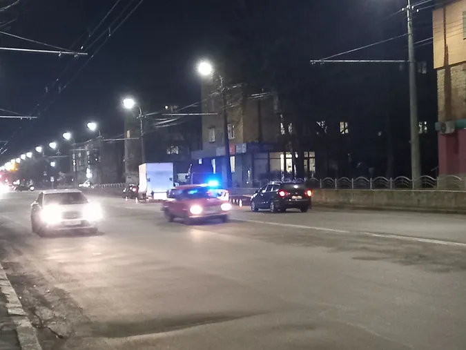 У Луцьку на Грушевського трапилась ДТП за участі вантажівки (фото)