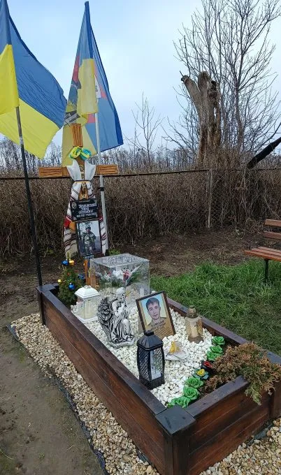 У Луцькому районі в матері загиблого на війні Героя «вкрали пам'ять» про сина (фото)