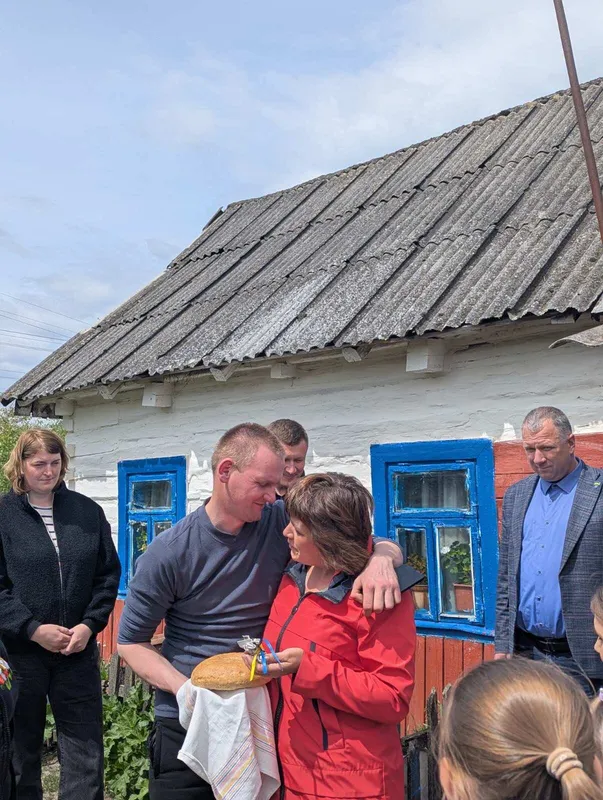 У громаді на Волині зустріли звільненого з полону воїна Олександра Самрука (фото)