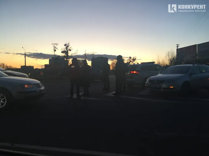 У Луцьку на Набережній ДТП: утворився затор (фото)