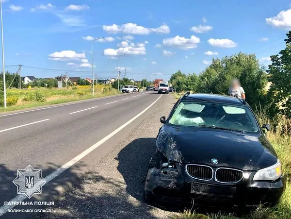 Обгін на перехресті: біля Луцька – аварія за участю трьох авто (фото)