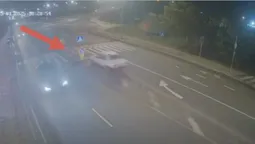 У Луцьку Audi знесла тумбу на «острівці безпеки» (відео)