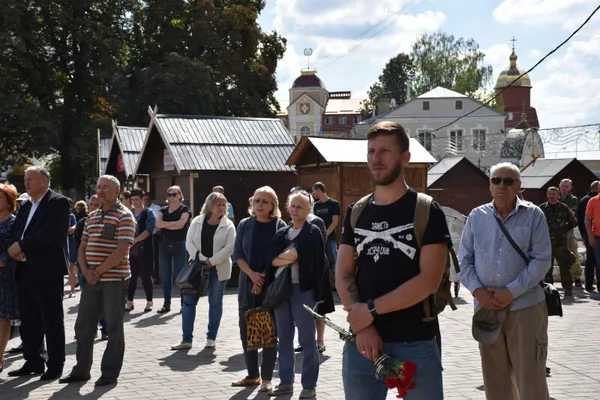 У Луцьку попрощалися з бійцем, який загинув на Сході п’ять років тому (фото)