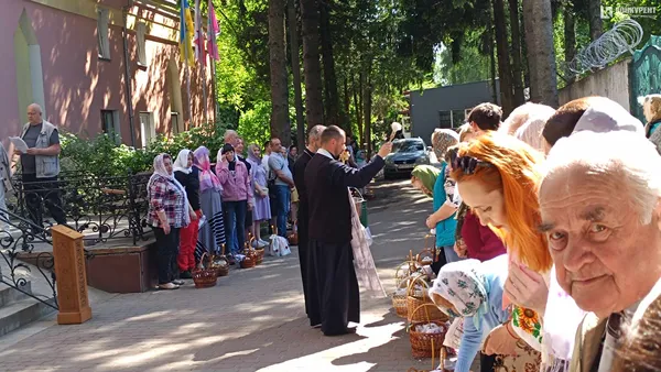 У Луцьку розпочали освячувати великодні кошики (фото)