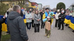 На рідну землю після полону повернувся волинянин Василь Луцик (фото)
