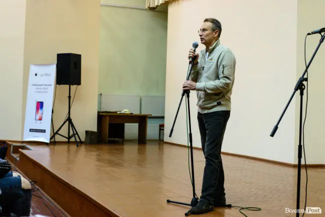 «Помилитися не можна», – шоумен і журналіст Дмитро Чекалкін розповів у Луцьку про вибори