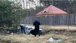 Пробило колесо: на Волині авто злетіло у кювет і перекинулося – постраждав пасажир (фото)