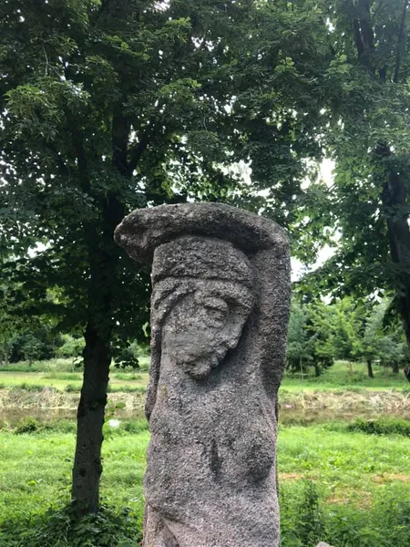 У луцькому парку скульптури Голованя поставлять у ряд і підсвітять (фото)