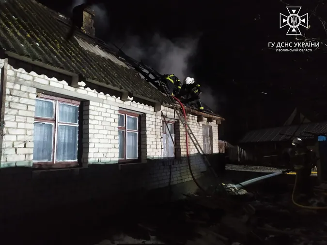 Три будинки й автомобіль: на Волині за добу ліквідували чотири пожежі