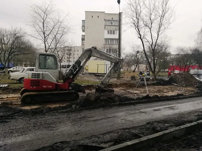 На Молоді та Соборності в Луцьку почали ремонтувати двори (фото)