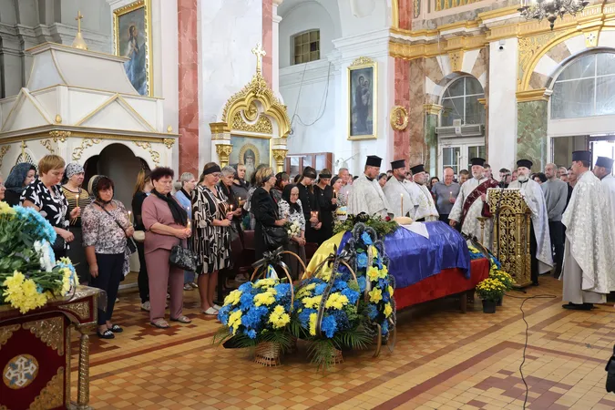 У Луцьку в останню дорогу провели молодого воїна Максима Нагорного (фото)