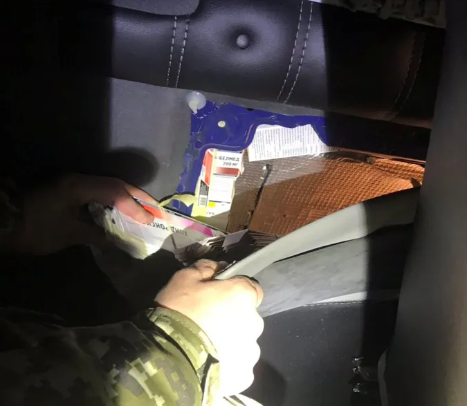 Віз «Панкреатин» та «Ібупрофен» – позбувся авто: на Волині затрамали порушника