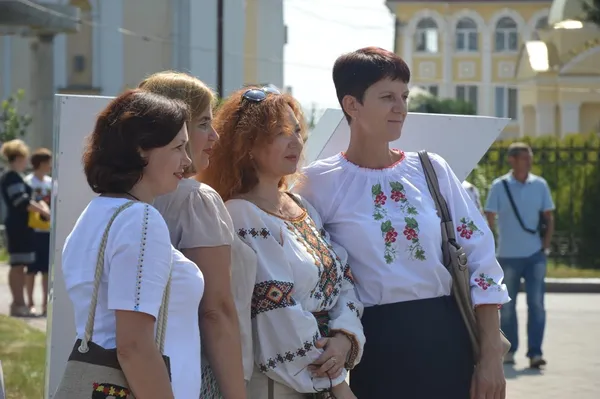 Як лучани «вишили» тілами в'їзну вежу замку Любарта (фото)