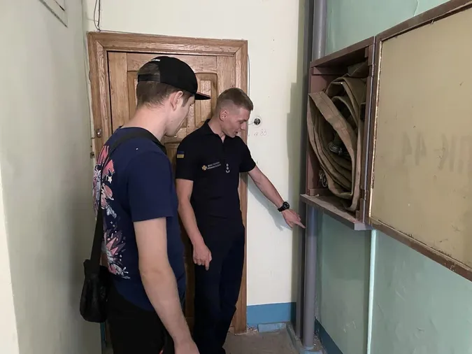 У Луцьку загорівся балкон у 14-поверхівці, а протипожежна система не спрацювала (фото)