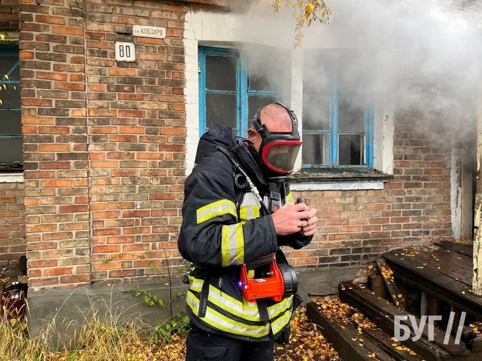 На Волині військові та рятувальники витягнули з пожежі трьох людей (фото, відео)