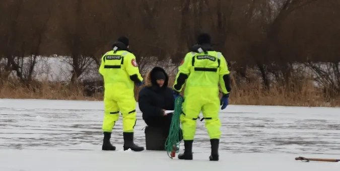 У Луцьку до рибалок на Стиру прийшли водолази (фото)