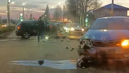У Луцьку біля заводу «Кромберг» зіткнулися дві автівки (фото)