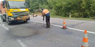 На Волині ремонтують трасу М-07 Київ – Ковель – Ягодин: латають ями та оновлюють розмітку (фото)