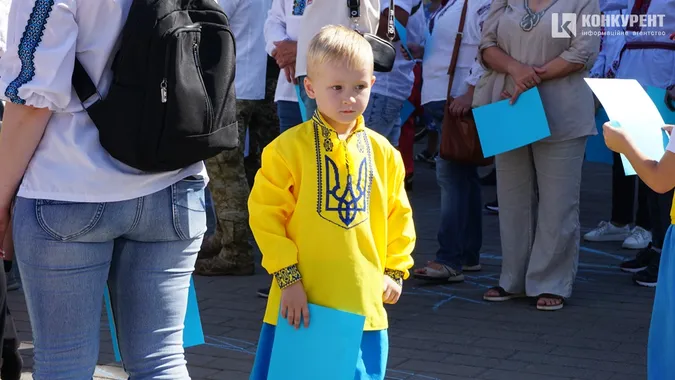 Лучани у День міста тілами склали карту України (фото)