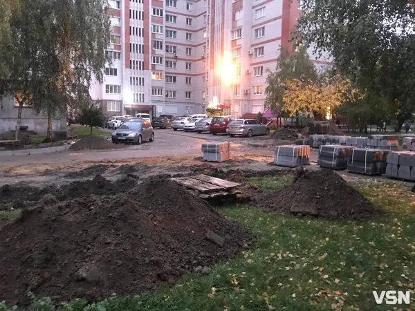 У Луцьку мешканці сусідніх ОСББ не можуть поділити двір (фото)