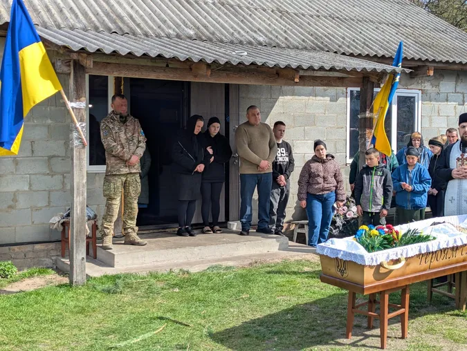 На Волині попрощалися із молодим воїном Артемом Сидоруком (фото)