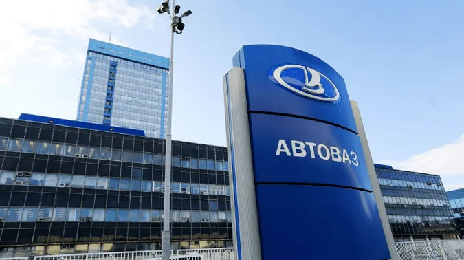 Навіть без жигулів: російський АвтоВАЗ призупиняє виробництво