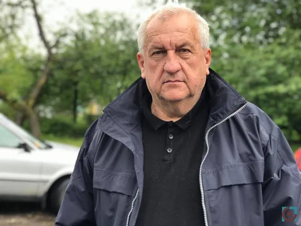 У Горохівському районі громади не можуть дійти згоди і викидають сміття в поле (фото відео)