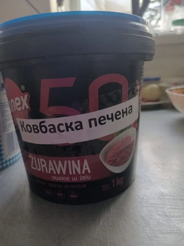 З тризубом і заряджені молитвою: на Волині волонтери печуть хліб для бійців на передовій (фото)