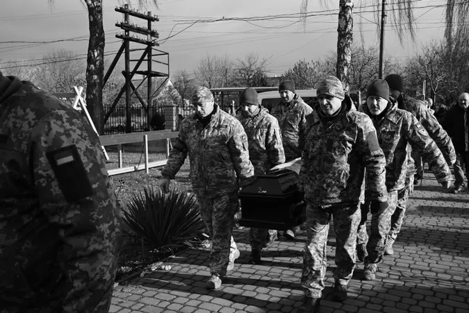 Луцька громада попрощалася із померлим від поранень Романом Мельничуком (фото)