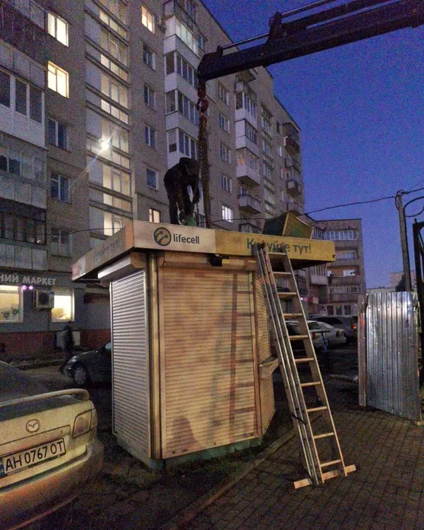 У Луцьку зносять незаконні МАФи (фото)