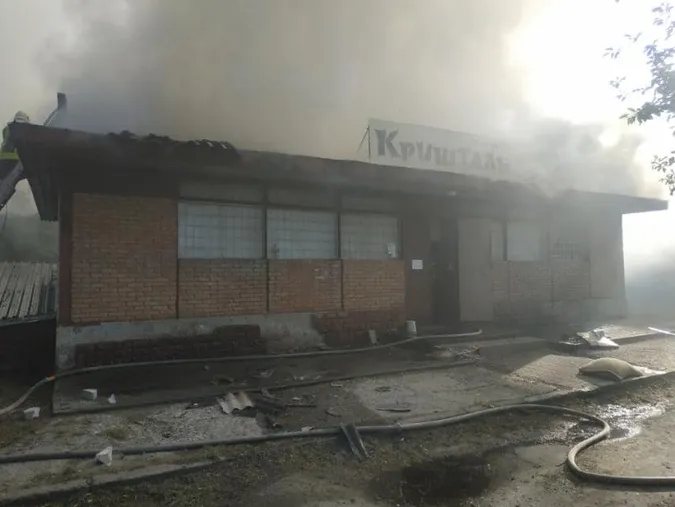 Назвали ймовірну причину пожежі у луцькому кафе (фото, відео)