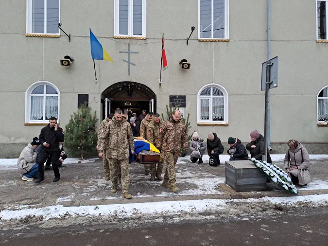 У Ковелі попрощалися з захисником Романом Сахаруком, який загинув на Різдво